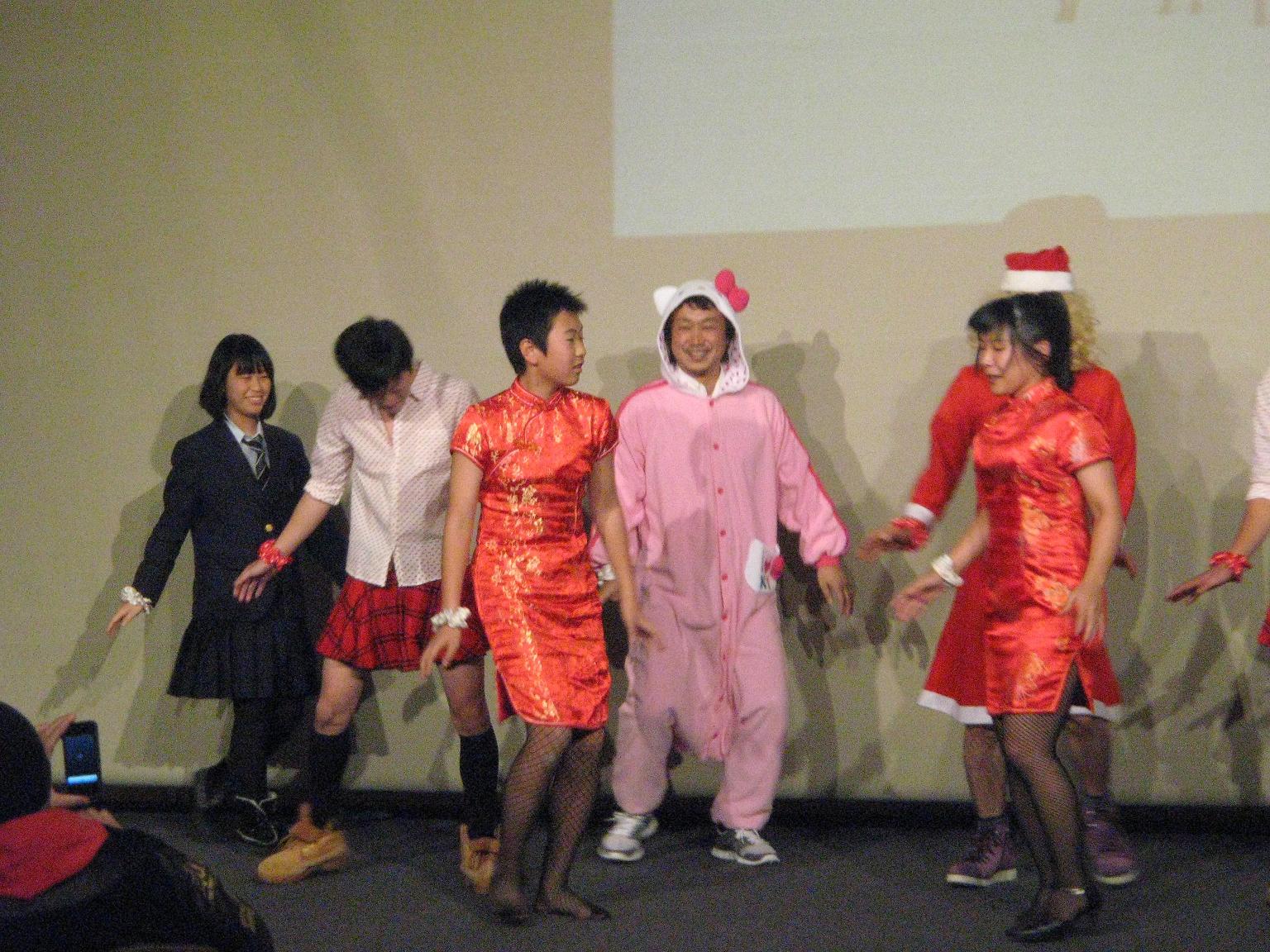 圭吾の足がセクシー！「おいっ。後ろのピンク。一番左の今田咲子ちゃんと場所代われ！！」
